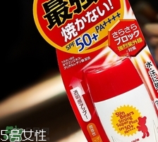 近江兄弟防曬霜紅色藍(lán)色哪個(gè)好？近江兄弟小熊防曬霜紅色藍(lán)色對(duì)比