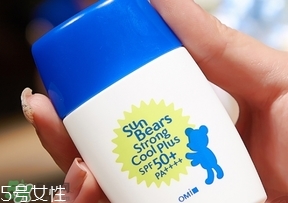 近江兄弟防曬霜紅色藍(lán)色哪個(gè)好？近江兄弟小熊防曬霜紅色藍(lán)色對(duì)比