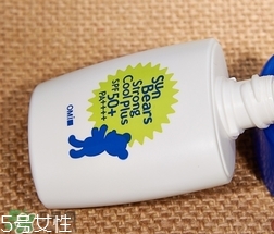 近江兄弟防曬霜紅色藍(lán)色哪個(gè)好？近江兄弟小熊防曬霜紅色藍(lán)色對(duì)比