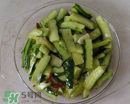 刀拍涼拌黃瓜怎么做？最簡(jiǎn)單的涼拌黃瓜