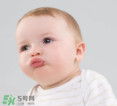 寶寶頭皮上的污垢可以摳掉嗎？寶寶頭上的頭垢該怎么處理？