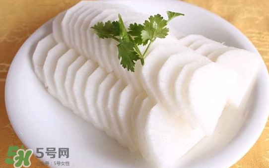 黑魚(yú)能和蘿卜一起吃嗎？黑魚(yú)能和胡蘿卜同食嗎