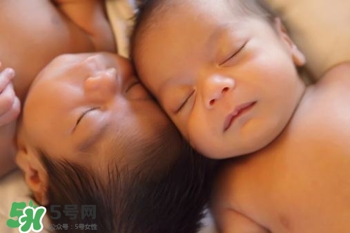 四維彩超能看出男女嗎？四維彩超能看清手指嗎？
