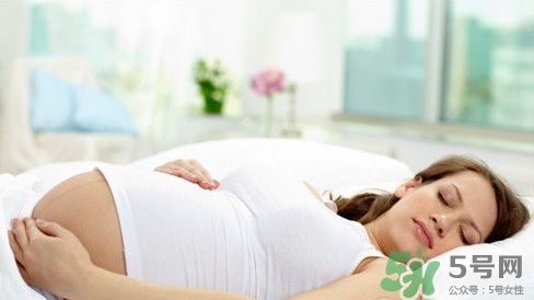 孕期什么睡姿對寶寶好？孕期怎么睡對胎兒好？