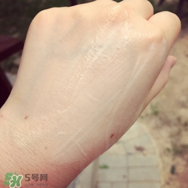 娜麗絲防曬霜和噴霧哪個好？娜麗絲防曬霜和噴霧對比