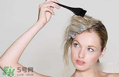 用染發(fā)膏前要不要洗頭？用染發(fā)膏要提前幾天洗頭？
