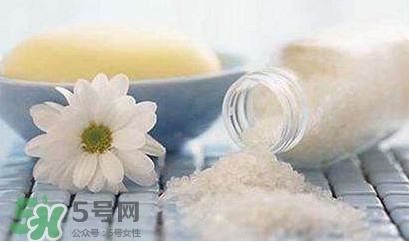 食用鹽可以洗臉嗎？用食用鹽洗臉好嗎？