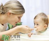 嬰兒吃魚肝油能打預(yù)防針嗎？嬰兒吃魚肝油影不影響打預(yù)防針？