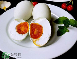?端午節(jié)為什么要吃咸鴨蛋？端午節(jié)吃咸鴨蛋的傳說