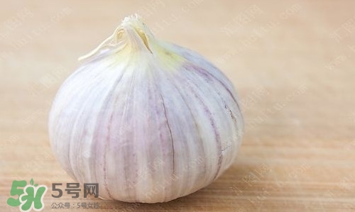 蒜頭能生吃嗎？蒜頭生吃好還是熟吃好