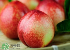 吃油桃需要削皮嗎？吃油桃剝皮吃還是不剝？