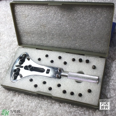 dw手表怎么換電池？dw丹尼爾惠靈頓手表?yè)Q電池步驟