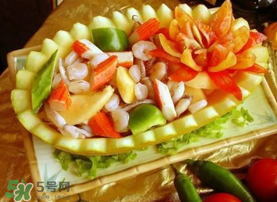 甜瓜和海鮮能一起吃嗎？吃海鮮能吃香瓜嗎？
