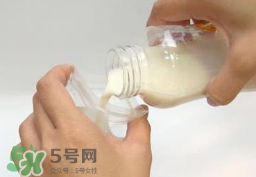 開水沖奶粉會破壞營養(yǎng)嗎？什么水溫沖奶粉好？