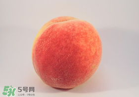?桃子發(fā)霉了還可以吃嗎？吃了發(fā)霉的桃子怎么辦？