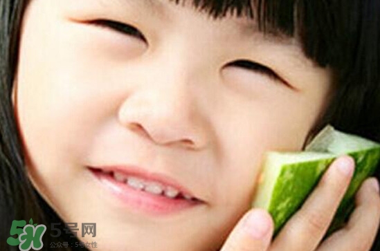 西瓜皮敷臉有什么作用？西瓜皮敷臉有什么好處