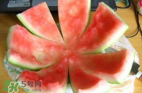 西瓜皮敷臉有什么作用？西瓜皮敷臉有什么好處
