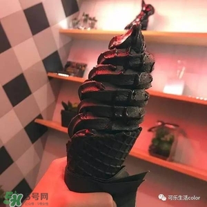 炭黑冰淇淋好吃嗎？炭黑冰淇淋哪里買？