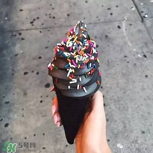 炭黑冰淇淋好吃嗎？炭黑冰淇淋哪里買？