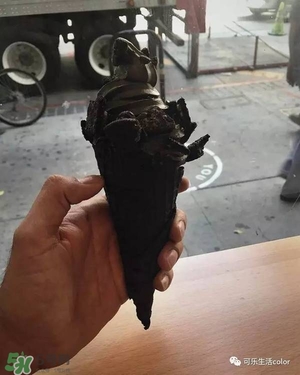 炭黑冰淇淋好吃嗎？炭黑冰淇淋哪里買？