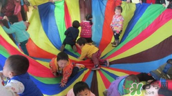 餃子在幼兒園玩的游戲叫什么？彩虹傘的捕魚游戲怎么玩？