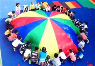 餃子在幼兒園玩的游戲叫什么？彩虹傘的捕魚游戲怎么玩？