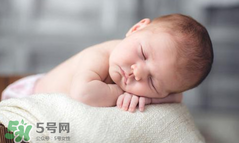 夏天寶寶可以穿開襠褲嗎？寶寶穿開襠褲有什么危害嗎？
