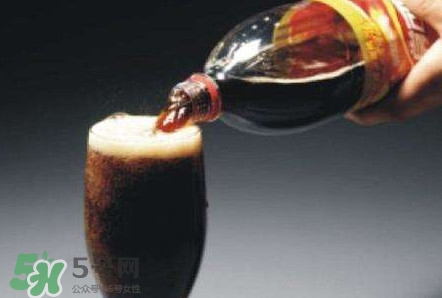 碳酸飲料喝多了會(huì)怎么樣？碳酸飲料的危害有哪些