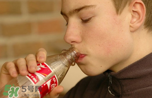 喝碳酸飲料會(huì)殺精嗎？碳酸飲料會(huì)導(dǎo)致不孕嗎