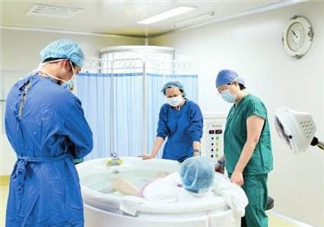 水中分娩是怎樣的？水中分娩與傳統(tǒng)分娩的區(qū)別有哪些？