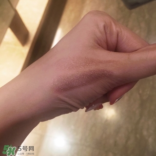 嬌蘭小黑裙007值得入嗎？嬌蘭小黑裙007唇膏口紅怎么樣？