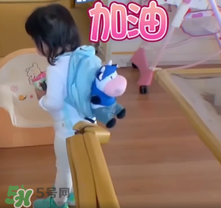 餃子的奶牛背包是什么牌子？寶寶背包應(yīng)該怎么挑選？