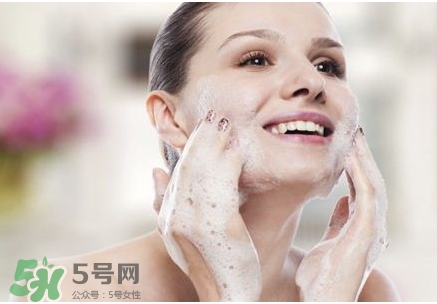 敏感肌膚一天洗幾次臉？敏感肌膚洗臉用冷水還是熱水