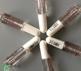 rimmel口紅雨衣英版日版哪個好？rimmel口紅雨衣英版日版區(qū)別