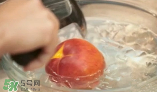 吃桃子要不要削皮？吃桃子的去皮方法