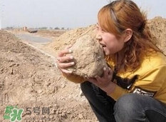 女子30年吃1噸土 異食癖是缺什么？