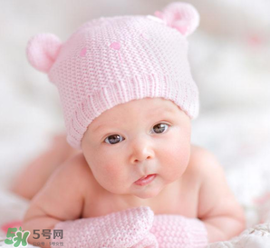 寶寶中暑的癥狀是什么？寶寶夏天如何判斷是否中暑？