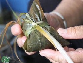 包粽子是生米還是熟米？包粽子的米是煮的還是生的？