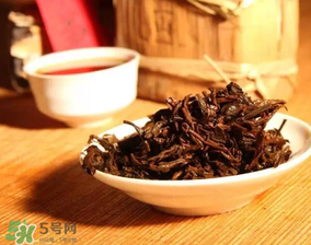 普洱茶發(fā)霉了怎么處理？普洱茶發(fā)霉了還能喝嗎？