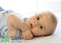 夏天寶寶睡覺(jué)穿什么好？夏天寶寶睡覺(jué)能光著睡嗎？