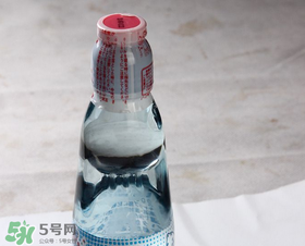波子汽水彈珠怎么拿出來(lái)？怎么把波子汽水的彈珠拿出來(lái)？