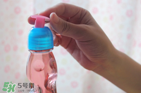 彈珠汽水怎么開？彈珠汽水怎么開不會噴？