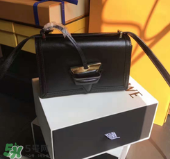 loewe三角包正品多少錢(qián)？羅意威巴塞羅那三角包專(zhuān)柜價(jià)格