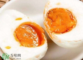 咸鴨蛋為什么會出油？咸鴨蛋為什么有油