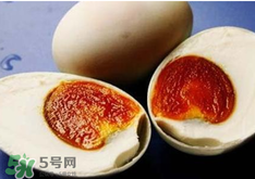 咸鴨蛋放久了還能吃嗎？咸鴨蛋放臭了還能吃嗎？