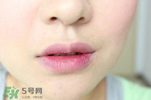 染唇液怎么用？染唇液使用方法