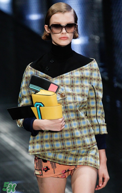 prada ribbon尺寸多大？普拉達(dá)舌頭包尺寸介紹