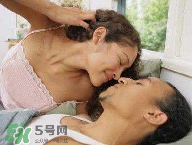 用延時(shí)噴劑后需要戴避孕套嗎？延時(shí)噴劑說明及其使用方法