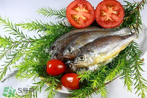 小黃魚(yú)不能和什么一起吃？小黃魚(yú)和什么相克？