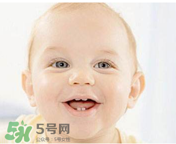 寶寶換牙可以吃糖嗎？小孩換牙期間能不能吃糖？